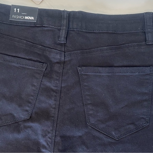 FASHION NOVA Tall Women ‘s Black 5 Pocket Skinny Style Jeans Size 11 Stretchy - Picture 4 of 7